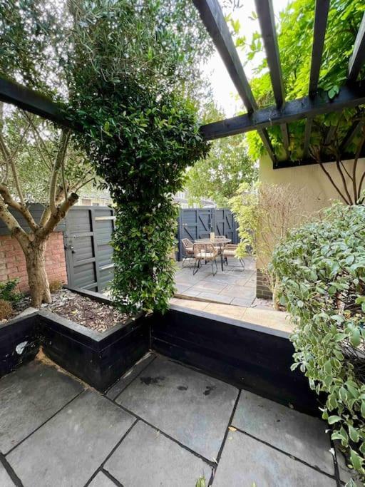 Private Garden Oasis In Central 布里斯托 外观 照片